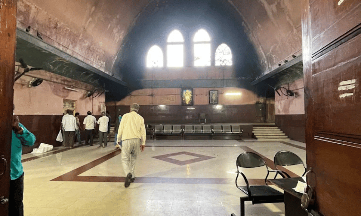 waiting hall of wilson garden crematorium image